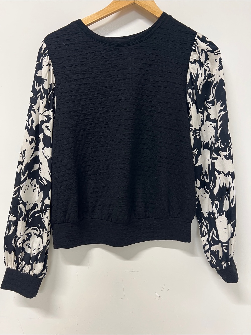 Anthropologie Porridge Floral Long Puff Sleeve Sweatshirt Black & White, Small
